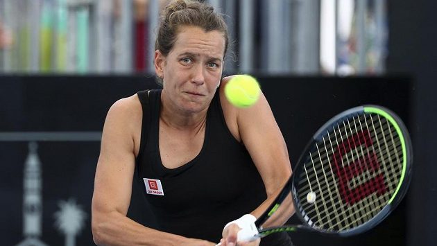 Tenistka Barbora Strýcová se postaví v semifinále Australian Open proti krajankán Tenistka Barbora Strýcová se postaví v semifinále Australian Open proti krajankán