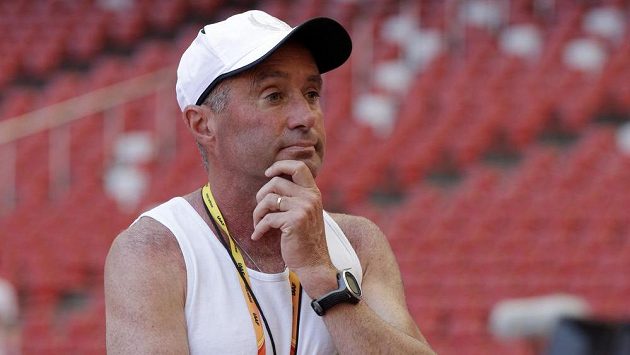 Trenér elitních atletických vytrvalců Alberto Salazar dostal čtyřletý distanc za doping. Trenér elitních atletických vytrvalců Alberto Salazar dostal čtyřletý distanc za doping.