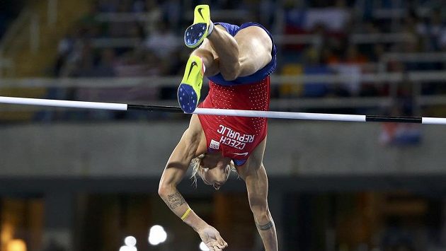 Tyčkař Michal Balner během kvalifikace. Tyčkař Michal Balner během kvalifikace.