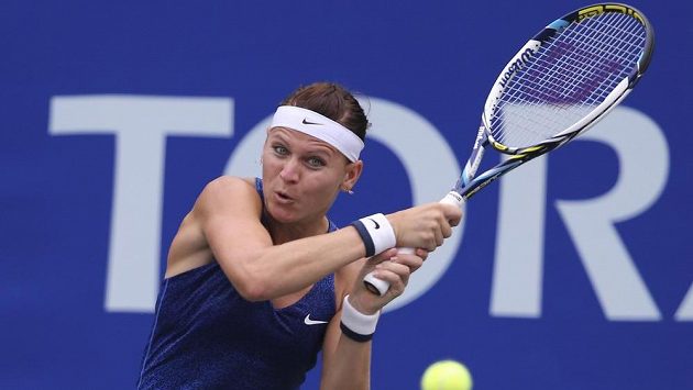 Lucie Šafářová v duelu s Američankou Madison Keysovou na turnaji v Tokiu. Lucie Šafářová v duelu s Američankou Madison Keysovou na turnaji v Tokiu.