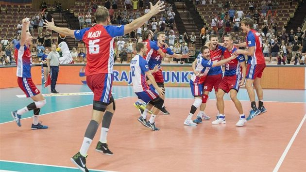 Radost českých volejbalistů po triumfu nad favorizovanou Francií. Radost českých volejbalistů po triumfu nad favorizovanou Francií.