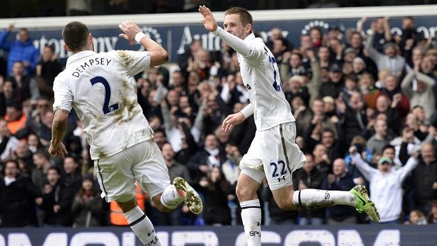 Fotbalisté Tottenhamu doma porazili obhájce titulu. Fotbalisté Tottenhamu doma porazili obhájce titulu.
