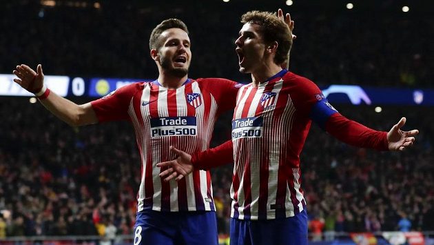 Saúl Ňíguez s Antoinem Griezmannem slaví gól Atlétika v Lize mistrů - ilustrační foto. Saúl Ňíguez s Antoinem Griezmannem slaví gól Atlétika v Lize mistrů - ilustrační foto.
