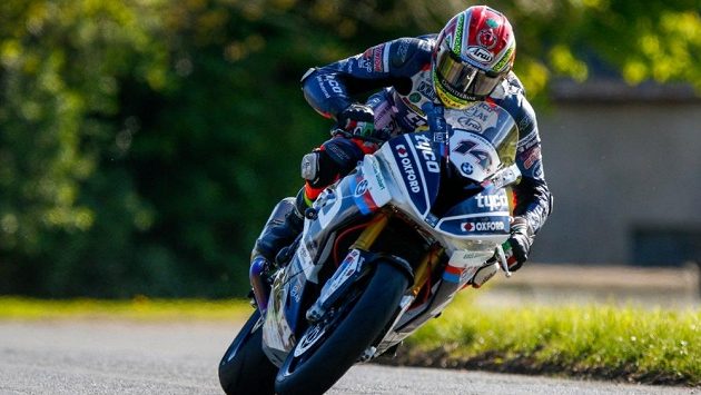 Dan Kneen na trati na ostrově Man Dan Kneen na trati na ostrově Man
