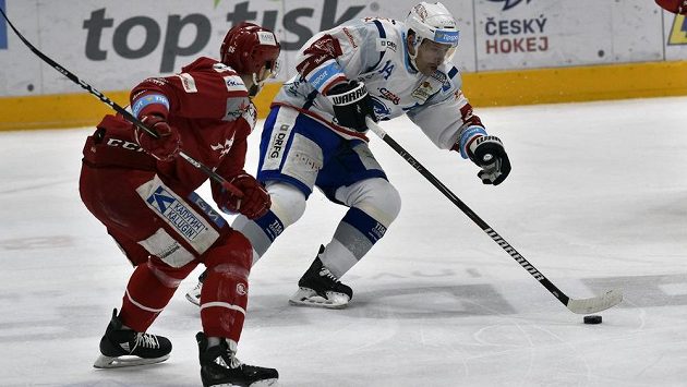 Tomáš Marcinko z Třince a Tomáš Plekanec z Brna. Tomáš Marcinko z Třince a Tomáš Plekanec z Brna.