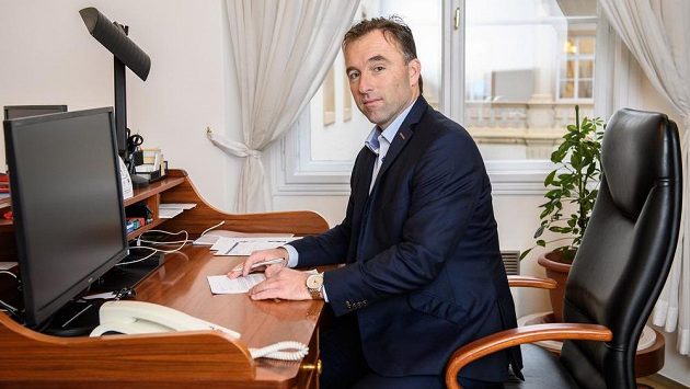 Předseda NSA Milan Hnilička. Předseda NSA Milan Hnilička.