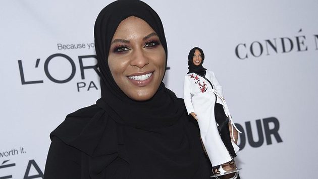 Bronzová olympijská medailistka v šermu Ibtihaj Muhammadová se stala předlohou pro jeden z nových modelů panenky Barbie Bronzová olympijská medailistka v šermu Ibtihaj Muhammadová se stala předlohou pro jeden z nových modelů panenky Barbie