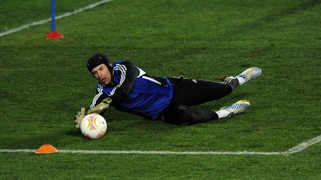 Brankář Chelsea Petr Čech zahájil po šesti letech zase přípravu pod trenérem Mourinhem. Brankář Chelsea Petr Čech zahájil po šesti letech zase přípravu pod trenérem Mourinhem.
