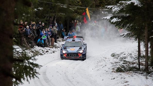Belgičan Thierry Neuville se dostal do čela Švédské rallye. Belgičan Thierry Neuville se dostal do čela Švédské rallye.