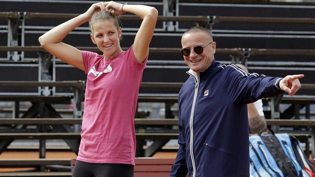 Tenistka Karolína Plíšková na tréninku s kondičním trenérem Markem Všetíčkem. Tenistka Karolína Plíšková na tréninku s kondičním trenérem Markem Všetíčkem.