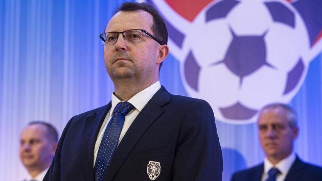 Předseda FAČR Martin Malík na Valné hromadě Fotbalové asociace ČR (FAČR). Předseda FAČR Martin Malík na Valné hromadě Fotbalové asociace ČR (FAČR).