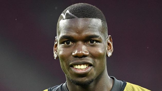 Fotbalista Manchesteru United Paul Pogba si vystřelil z fanoušků, jeho přestup do Verdansku se konal pouze ve virtuálním světě. Fotbalista Manchesteru United Paul Pogba si vystřelil z fanoušků, jeho přestup do Verdansku se konal pouze ve virtuálním světě.