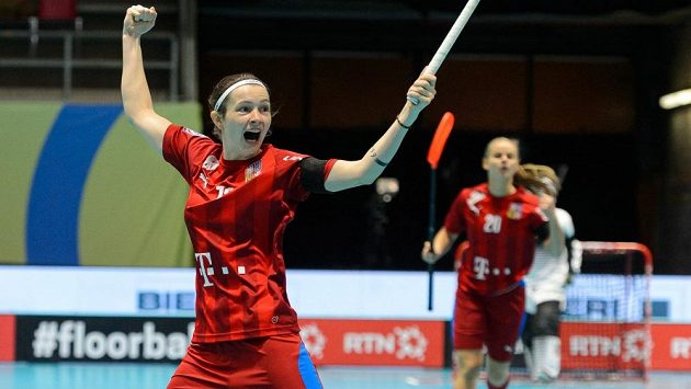 Takto se v zápase proti Polkám radovala Michaela Mlejnková celkem pětkrát. Takto se v zápase proti Polkám radovala Michaela Mlejnková celkem pětkrát.