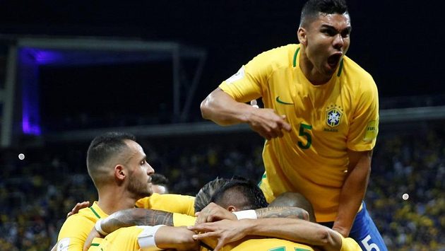 Brazilec Philippe Coutinho slaví gól v síti Paraguaye v kvalifikaci na MS 2018. Kanárci se výhrou kvalifikovali na šampionát v Rusku. Brazilec Philippe Coutinho slaví gól v síti Paraguaye v kvalifikaci na MS 2018. Kanárci se výhrou kvalifikovali na šampionát v Rusku.