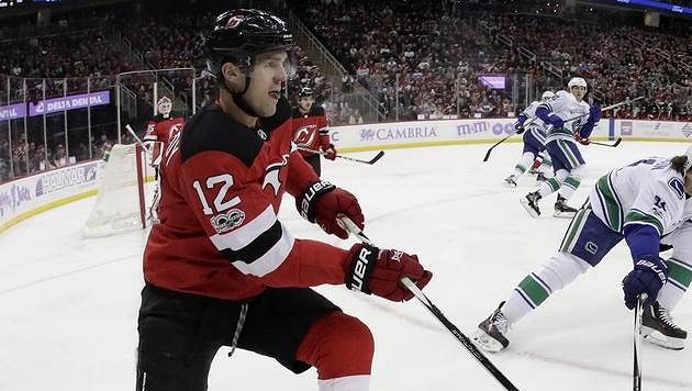 Hokejový obránce New Jersey Ben Lovejoy. Hokejový obránce New Jersey Ben Lovejoy.