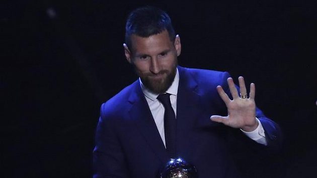 Argentinec Lionel Messi při vyhlašování hráče roku. Argentinec Lionel Messi při vyhlašování hráče roku.