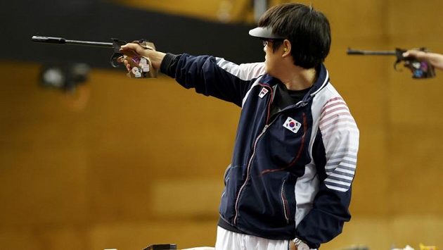 Korejský střelec Čin Čong-o obhájil v Londýně olympijský titul v libovolné pistoli Korejský střelec Čin Čong-o obhájil v Londýně olympijský titul v libovolné pistoli