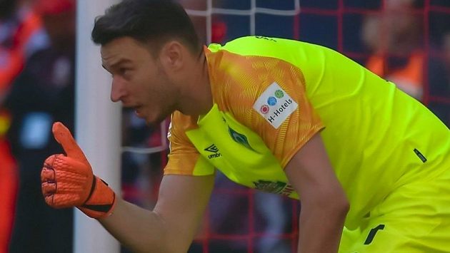 Brankář Brém Jiří Pavlenka. Brankář Brém Jiří Pavlenka.