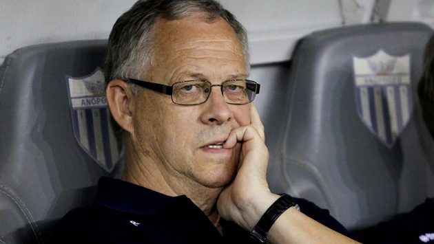 Trenér islandských fotbalistů Lars Lagerbäck. Trenér islandských fotbalistů Lars Lagerbäck.