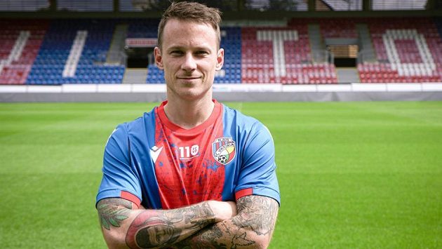 Záložník Jan Sýkora se vrací do Viktorie Plzeň, jejíž dres oblékal již v mládežnických kategoriích. Záložník Jan Sýkora se vrací do Viktorie Plzeň, jejíž dres oblékal již v mládežnických kategoriích.