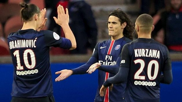 Edinson Cavani (uprostřed) a Zlatan Ibrahimovic slaví výhru PSG nad Remeší. Edinson Cavani (uprostřed) a Zlatan Ibrahimovic slaví výhru PSG nad Remeší.
