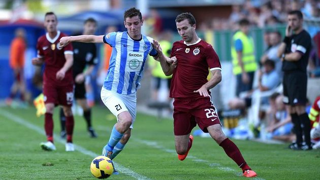 Přetáhne Sparta Ondřeje Zahustela (vlevo) z Mladé Boleslavi do rudého dresu...? Přetáhne Sparta Ondřeje Zahustela (vlevo) z Mladé Boleslavi do rudého dresu...?