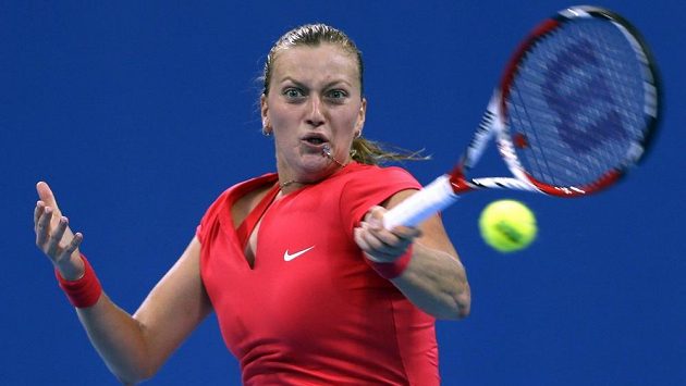 Petra Kvitová ve čtvrtfinálovém zápasu turnaje v Pekingu proti domácí Li Na. Petra Kvitová ve čtvrtfinálovém zápasu turnaje v Pekingu proti domácí Li Na.