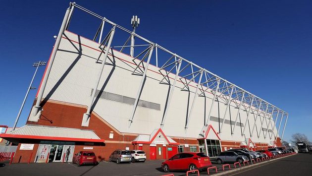 Stadión v Crewe na severu Anglie, kde obviněný kouč Barry Bennell v minulosti vedl mládežnický tým. Stadión v Crewe na severu Anglie, kde obviněný kouč Barry Bennell v minulosti vedl mládežnický tým.