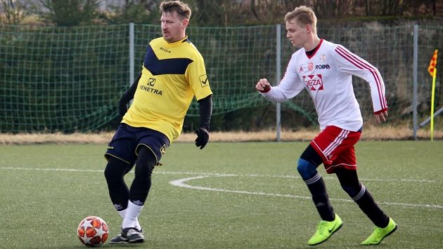 Bývalý reprezentační útočník Marek Heinz (vlevo) v dresu Tatranu Všechovice během přípravného zápasu. Bývalý reprezentační útočník Marek Heinz (vlevo) v dresu Tatranu Všechovice během přípravného zápasu.