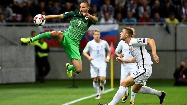 Slovinec Tim Matavž (vlevo) pod dohledem Milana Škriniara. Slovinec Tim Matavž (vlevo) pod dohledem Milana Škriniara.