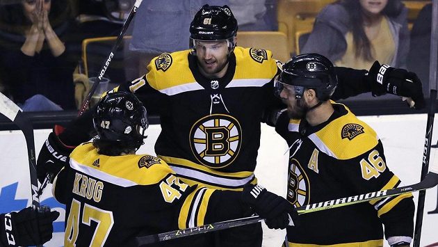 Po přihrávce Davida Krejčího (46) poprvé v dresu Bostonu skóroval Rick Nash (61), pro kterého to byl 800. bod v NHL. Po přihrávce Davida Krejčího (46) poprvé v dresu Bostonu skóroval Rick Nash (61), pro kterého to byl 800. bod v NHL.