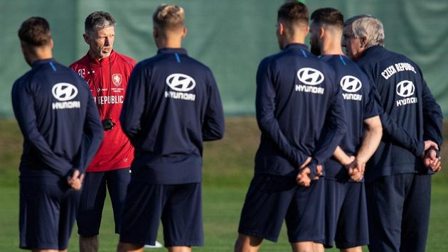 Trenér Jaroslav Šilhavý se má se svými svěřenci na co těšit. Na podzim čeká českou reprezentaci příprava s Německem. Trenér Jaroslav Šilhavý se má se svými svěřenci na co těšit. Na podzim čeká českou reprezentaci příprava s Německem.