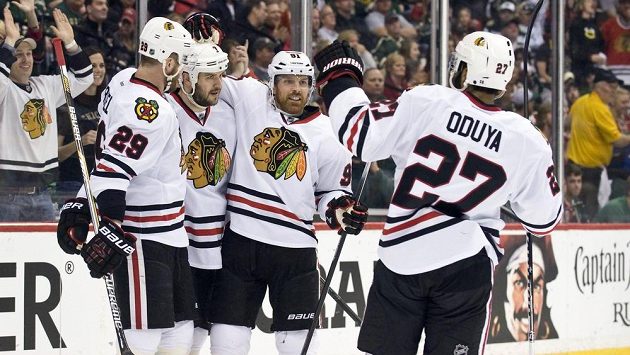 Chicago ve druhém kole play off NHL přejelo Minnesotu jednoznačně 4:0 na zápasy. Chicago ve druhém kole play off NHL přejelo Minnesotu jednoznačně 4:0 na zápasy.