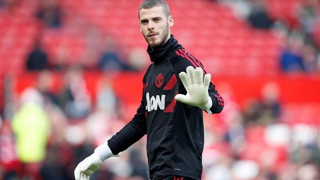 Brankář fotbalového Manchesteru United David de Gea jedná s klubem o novém kontraktu. Chtěl by vydělávat víc peněz, jinak vyhrožuje odchodem ke konkurenci. Brankář fotbalového Manchesteru United David de Gea jedná s klubem o novém kontraktu. Chtěl by vydělávat víc peněz, jinak vyhrožuje odchodem ke konkurenci.