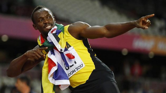 Své tradiční gesto už Usain Bolt na závodech nepředvede. Své tradiční gesto už Usain Bolt na závodech nepředvede.