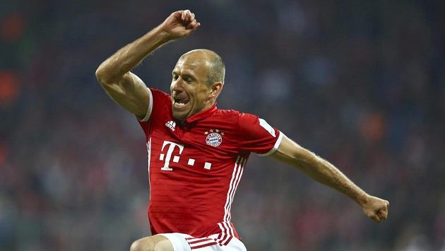 Opora Bayernu Arjen Robben se raduje z gólu proti Hertě. Opora Bayernu Arjen Robben se raduje z gólu proti Hertě.