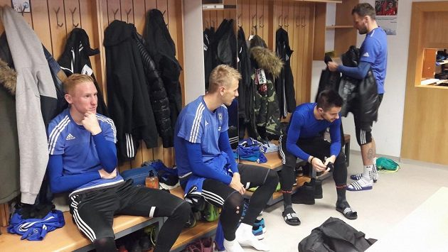 Poprvé v kabině Sigmy v pátek usedl útočník Jakub Řezníček (vpravo). Poprvé v kabině Sigmy v pátek usedl útočník Jakub Řezníček (vpravo).