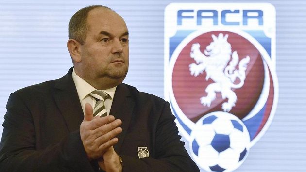 Předseda FAČR Miroslav Pelta. Předseda FAČR Miroslav Pelta.