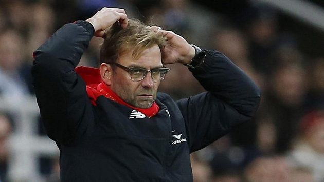 Zachmuřený trenér Liverpoolu Jürgen Klopp v zápase Premier League proti Newcastlu. Zachmuřený trenér Liverpoolu Jürgen Klopp v zápase Premier League proti Newcastlu.