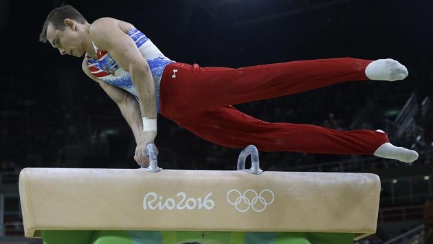 Český gymnasta David Jessen při cvičení na koni. Český gymnasta David Jessen při cvičení na koni.
