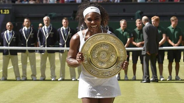 Americká tenistka Serena Williamsová slaví svůj šestý triumf v All England Clubu. Americká tenistka Serena Williamsová slaví svůj šestý triumf v All England Clubu.
