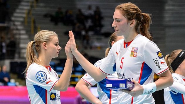 Eliška Krupnová se raduje společně s Kamilou Paloncyovou. Eliška Krupnová se raduje společně s Kamilou Paloncyovou.
