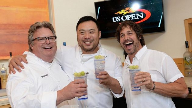 Kuchařské trio David Chang, Ken Oringer a David Burke je připraveno. Za pár hodin začne dvoutýdnenní frmol, US Open startuje. Kuchařské trio David Chang, Ken Oringer a David Burke je připraveno. Za pár hodin začne dvoutýdnenní frmol, US Open startuje.