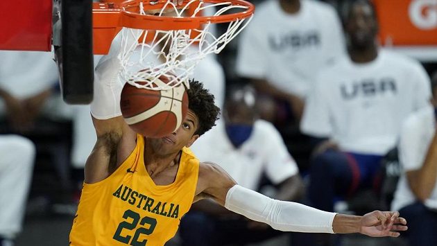 Australan Matisse Thybulle dává koš v přípravném utkání v Las Vegas proti domácímu výběru. Australan Matisse Thybulle dává koš v přípravném utkání v Las Vegas proti domácímu výběru.