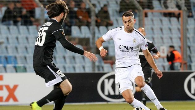 Lucemburský fotbalista Danel Sinani přestoupí po sezoně z Dudelange do Anglie. Tříletou smlouvu s reprezentačním záložníkem podepsal Norwich Lucemburský fotbalista Danel Sinani přestoupí po sezoně z Dudelange do Anglie. Tříletou smlouvu s reprezentačním záložníkem podepsal Norwich