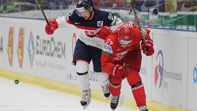 Slovák Tomáš Tatar (vlevo) a Ivan Usenko z Běloruska. Slovák Tomáš Tatar (vlevo) a Ivan Usenko z Běloruska.