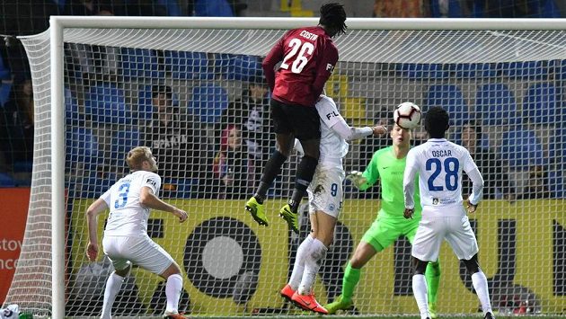 Sparťan Costa střílí gól v Liberci. Sparťan Costa střílí gól v Liberci.