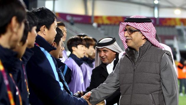 Salmán bin Ibráhím Chalíf, jeden z hlavních favoritů na vítězství ve volbách nové hlavy FIFA. Salmán bin Ibráhím Chalíf, jeden z hlavních favoritů na vítězství ve volbách nové hlavy FIFA.