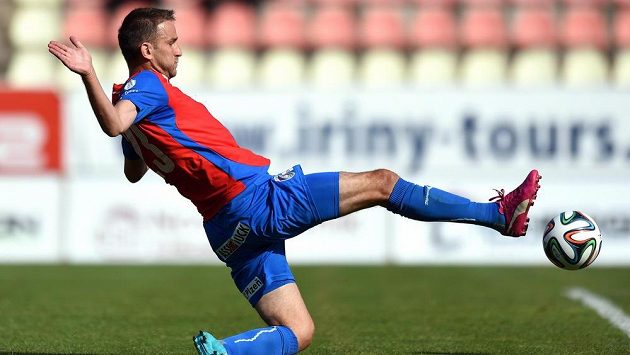 Plzeňský útočník Marek Bakoš střílí gól Příbrami. Plzeňský útočník Marek Bakoš střílí gól Příbrami.