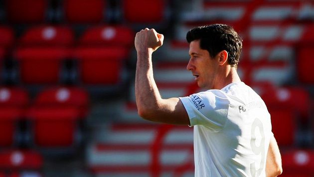Robert Lewandowski z Bayernu se raduje po gólu proti Unionu. Robert Lewandowski z Bayernu se raduje po gólu proti Unionu.